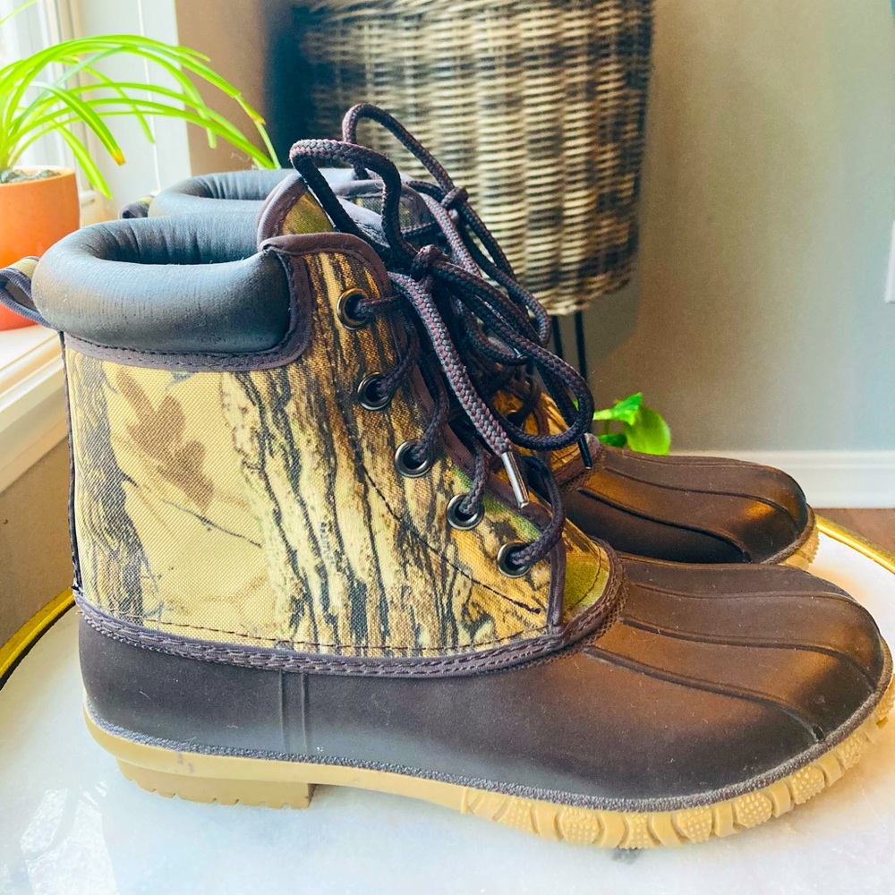 Women’s “Aspen Sport” Camo Duck Boots, size 6 (fits like size 7).